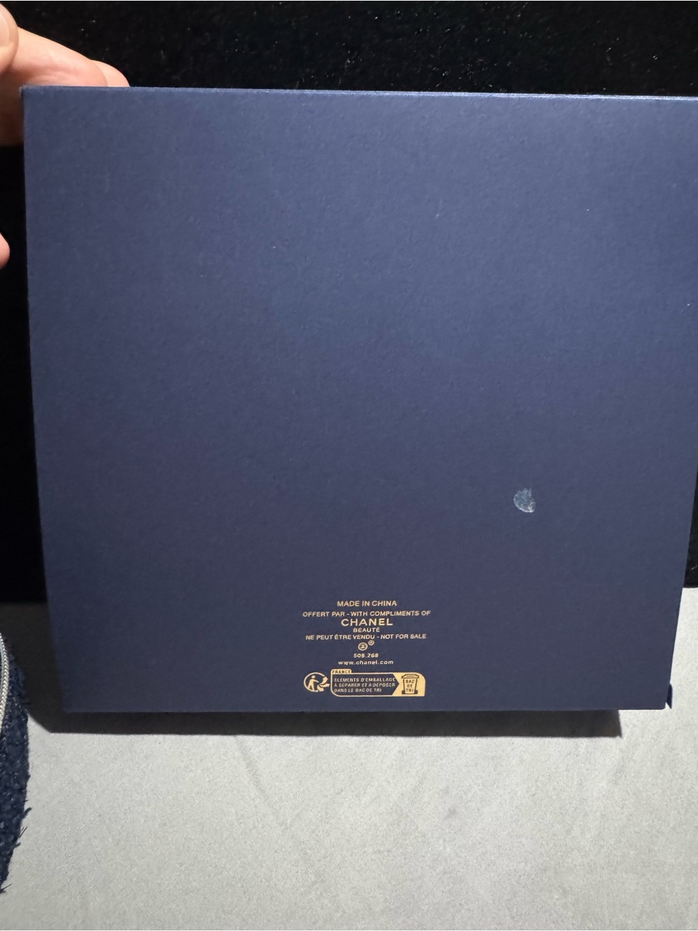 Chanel Beauté Round Navy Holiday edition GWP upgraded with Chain Crossbody Bag - Picture 11 of 11
